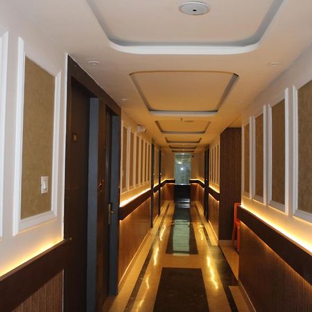Hotel Gold Stone Kanpur Eksteriør billede