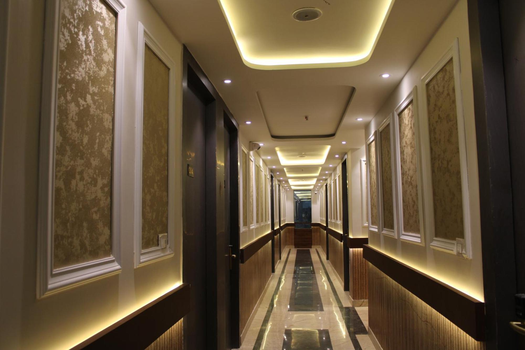 Hotel Gold Stone Kanpur Eksteriør billede