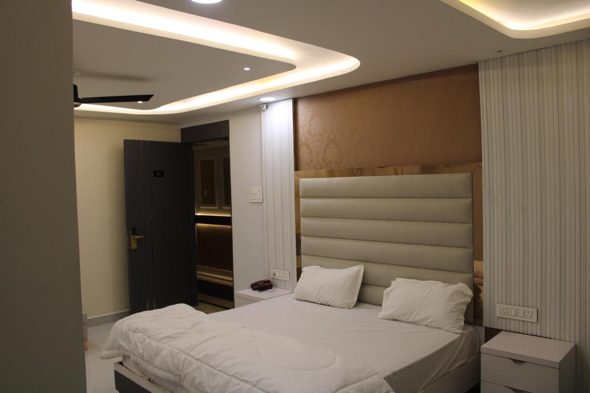 Hotel Gold Stone Kanpur Eksteriør billede