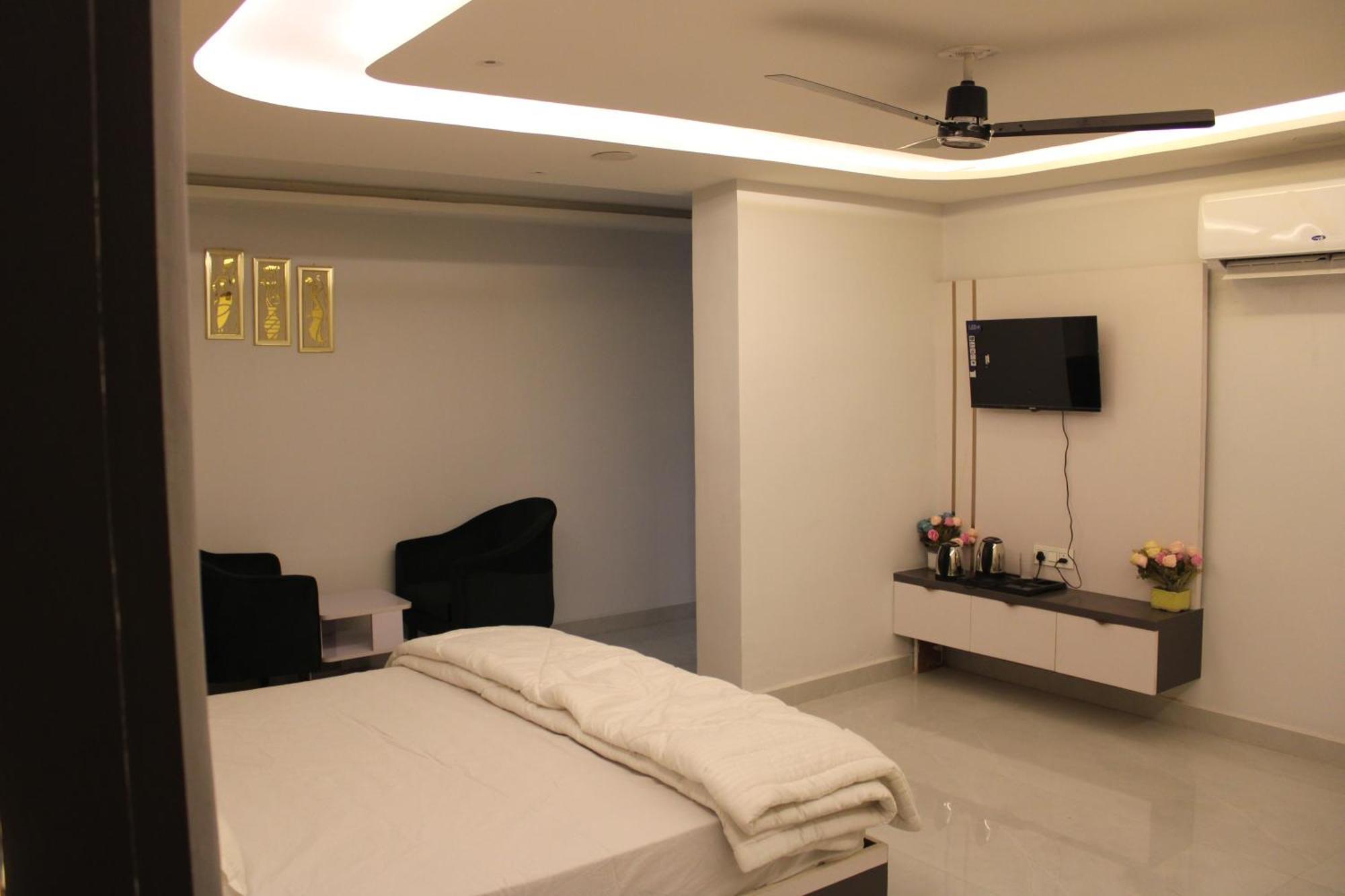 Hotel Gold Stone Kanpur Eksteriør billede